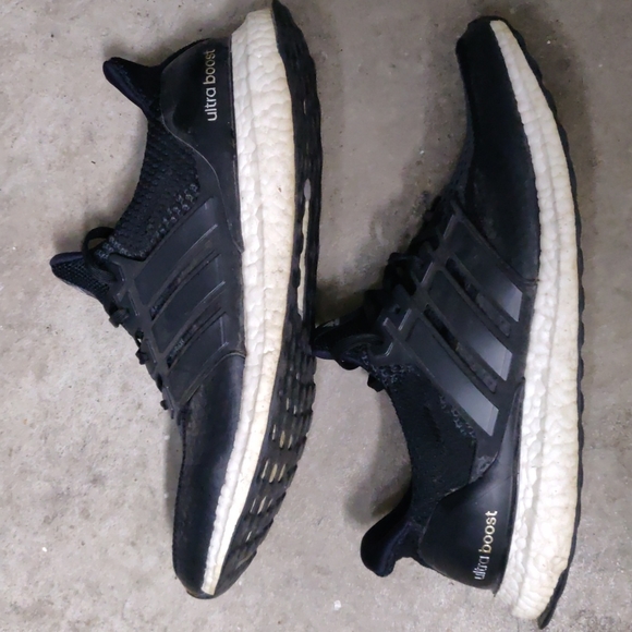 Adidas Ultra Boost. Mens size 10.5 - Picture 2 of 4